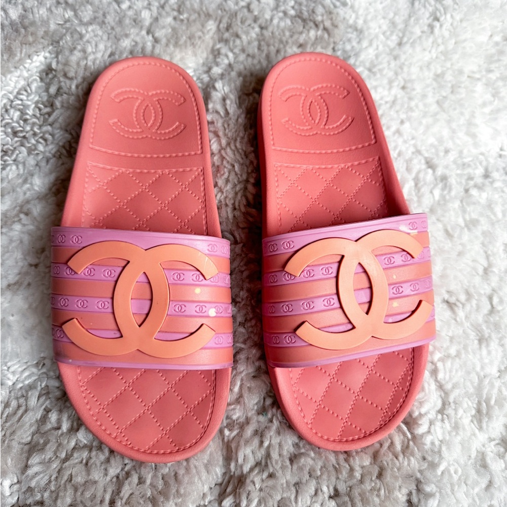 SOLD🌺Chanel rubber pool CC striped logo slides sandals pink coral 38 Spring 2018 - Picture 5 of 12